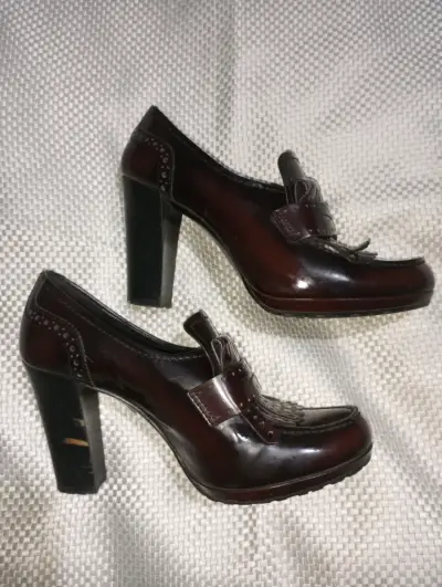 Zapatos PRADA de charol, talla 38. - miniatura 2
