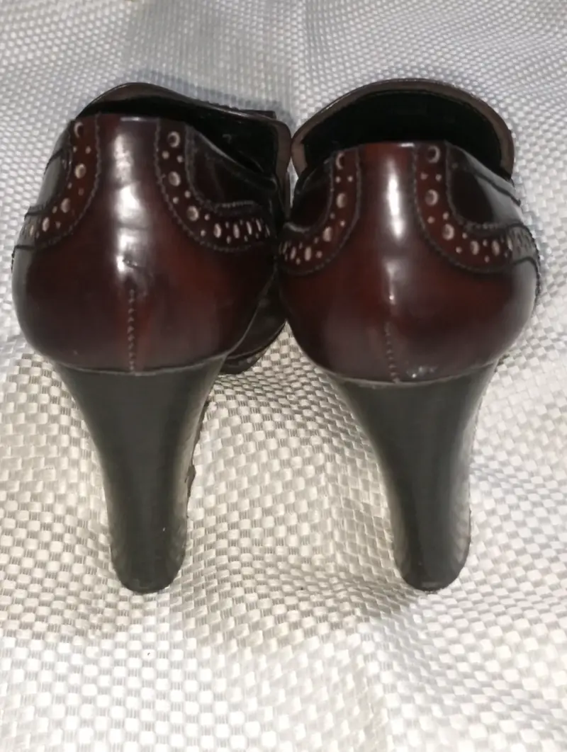 Zapatos PRADA de charol, talla 38. - 3