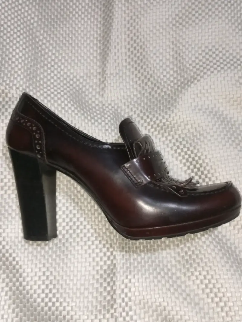 Zapatos PRADA de charol, talla 38. - 4