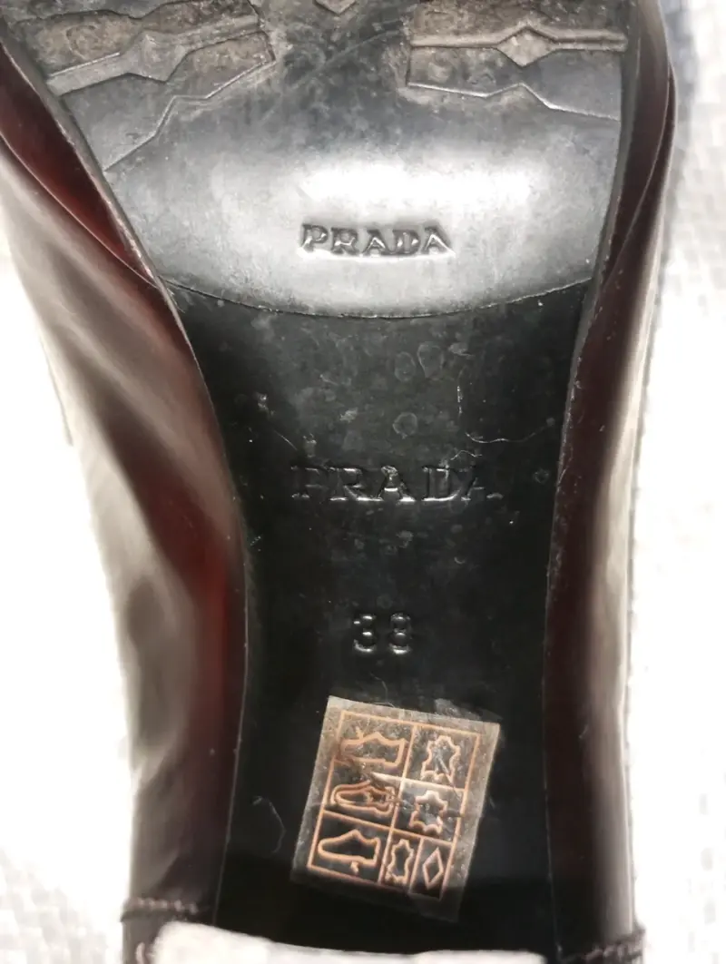 Zapatos PRADA de charol, talla 38. - 5