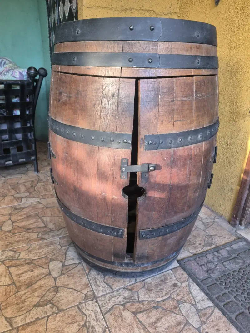 Barril de madera con estante interior para vinos - 1