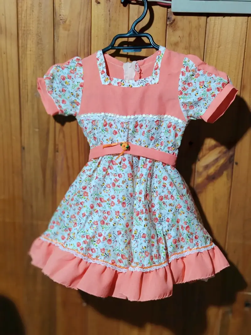 Vestido infantil floral con encaje y lazo - 4
