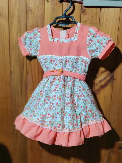 Vestido infantil floral con encaje y lazo - miniatura 4