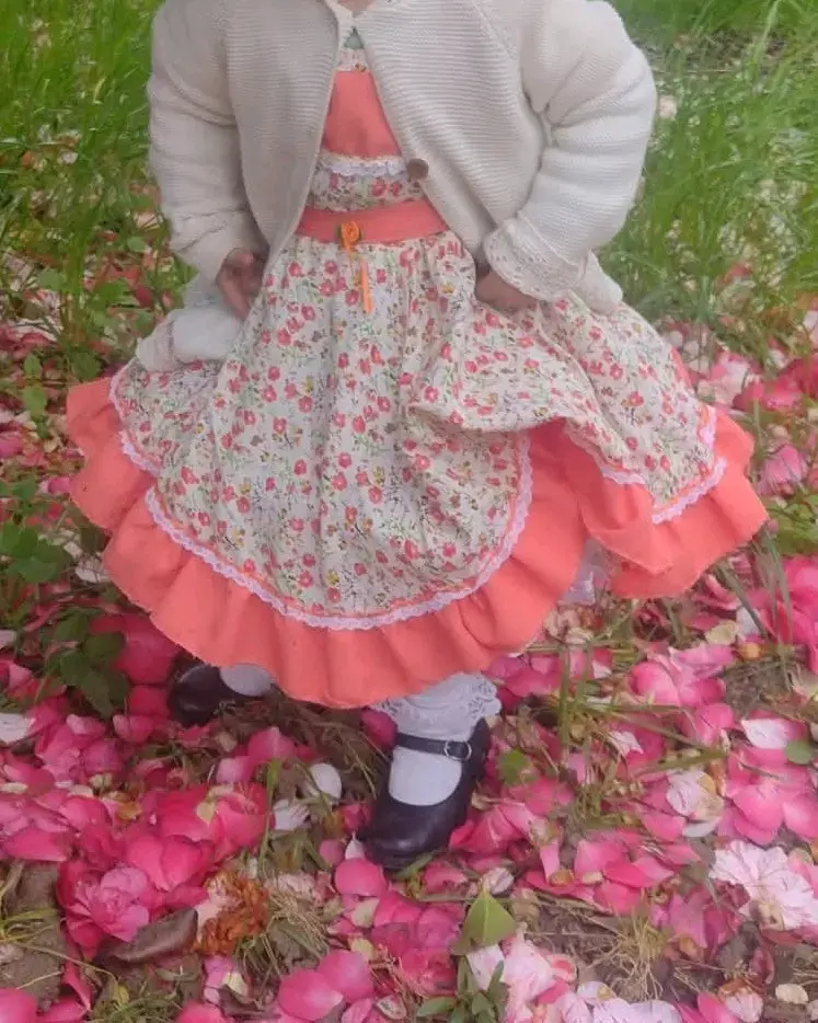 Vestido infantil floral con encaje y lazo - 6