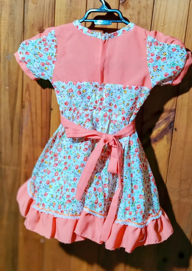 Vestido infantil floral con encaje y lazo - 2