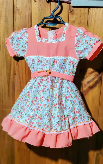 Vestido infantil floral con encaje y lazo - miniatura 3