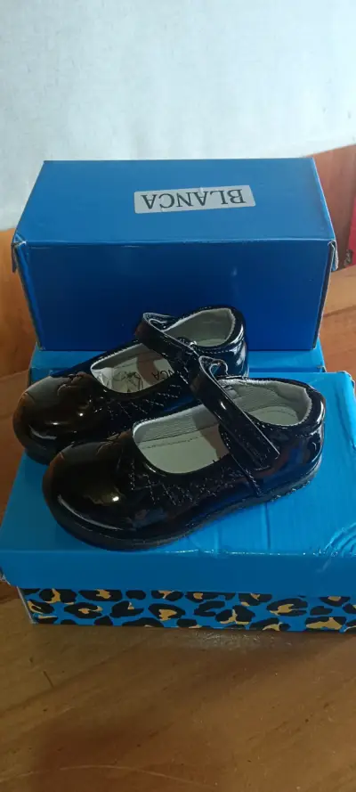 Zapatos de charol para niña marca Blanca numero 25 - miniatura 1