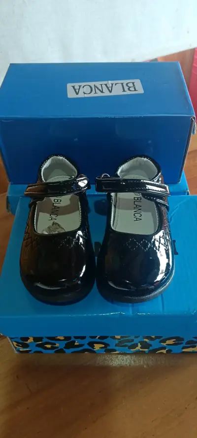Zapatos de charol para niña marca Blanca numero 25 - miniatura 2