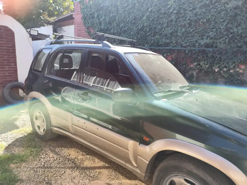 Suzuki Grand Vitara 4x4 en buen estado - 3