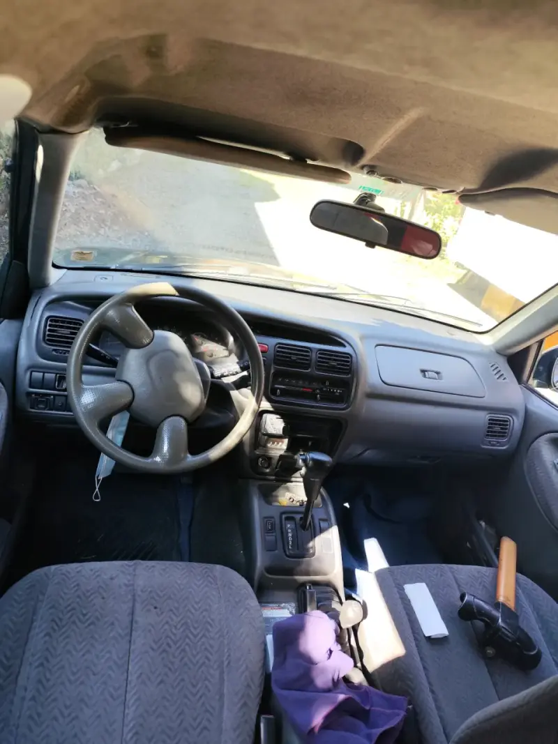 Suzuki Grand Vitara 4x4 en buen estado - 4