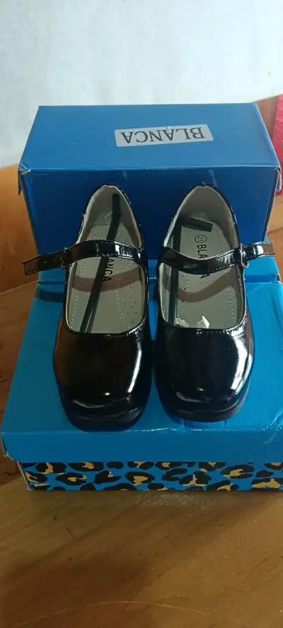 Zapatos de charol negros para niña talla 26 - miniatura 1