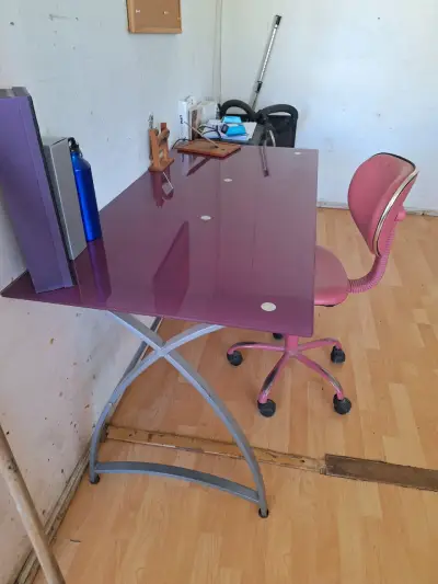 Escritorio con silla color rosa para oficina - miniatura 2