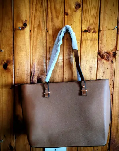 Bolso tote marrón elegante para mujer - miniatura 1