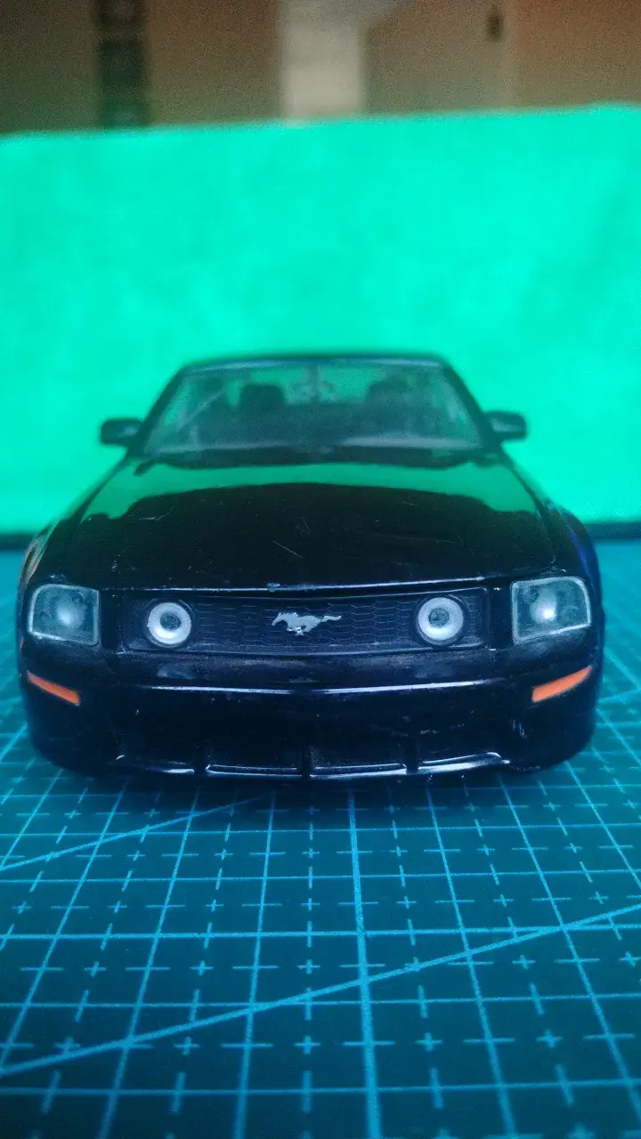 Modelo a escala Ford Mustang GT negro - 2