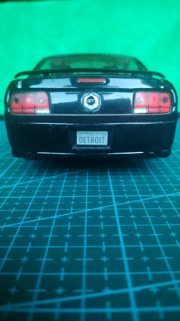 Modelo a escala Ford Mustang GT negro - 4