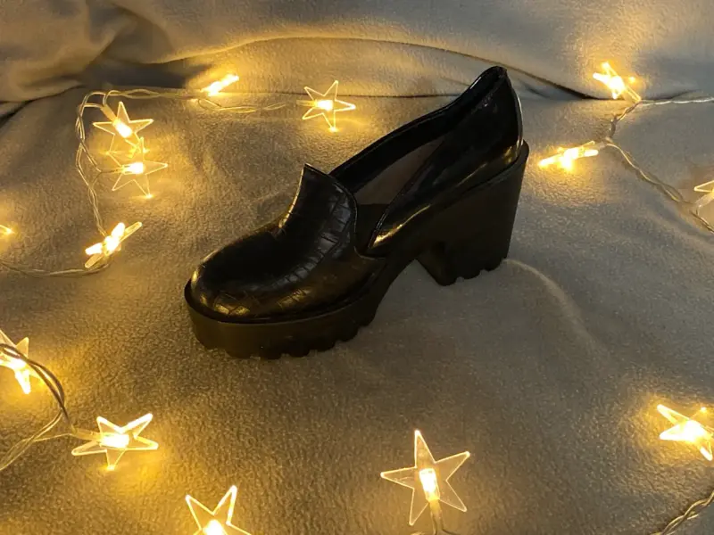 mocasín negro de tacón ancho con plataforma - 2