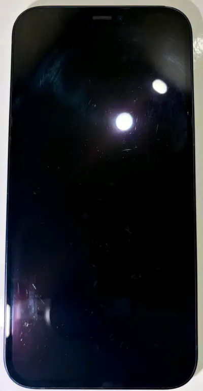 iPhone 12, 64 gb en buen estado color negro - miniatura 2