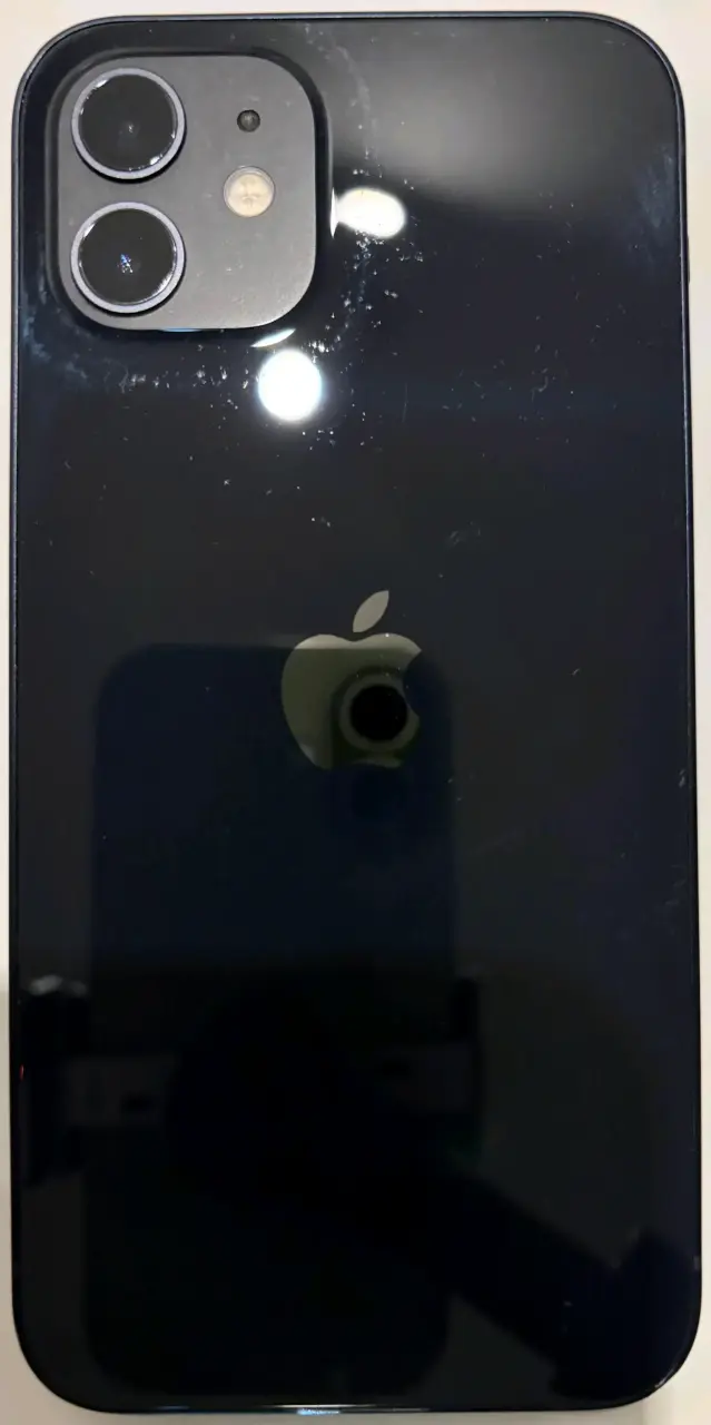 iPhone 12, 64 gb en buen estado color negro - 4
