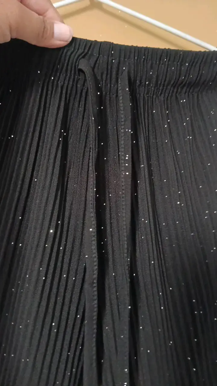 Pantalones negros plisados con brillo - 3