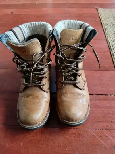 Botas Caterpillar de cuero marrón para mujer - miniatura 1