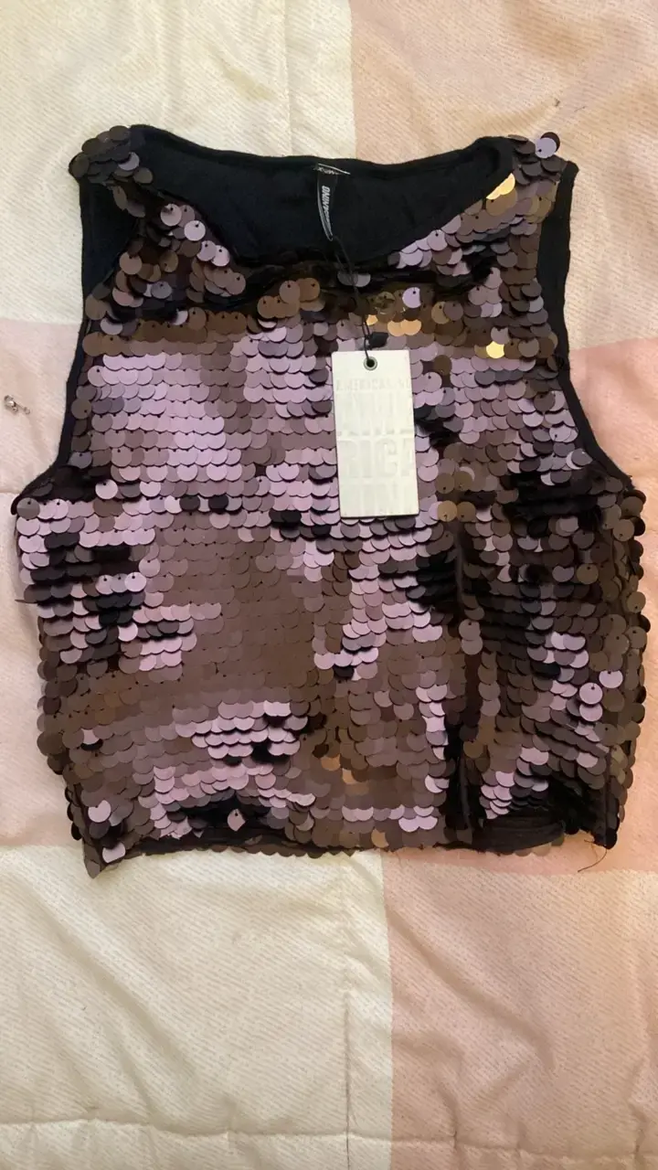 Top de lentejuelas American Eagle negro y dorado