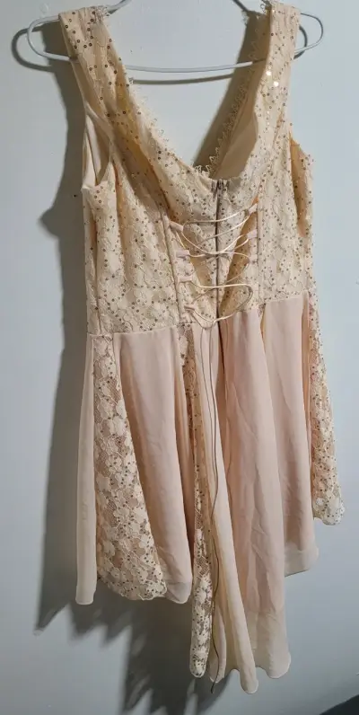 Vestido de encaje beige con lentejuelas - miniatura 2