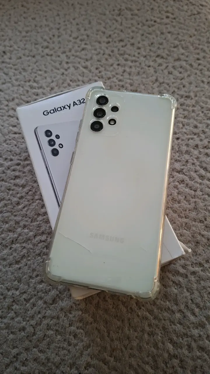Samsung Galaxy A32 con funda - 1
