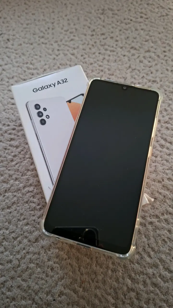 Samsung Galaxy A32 con funda - 2