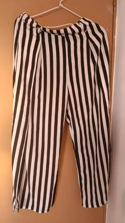 Pantalones a rayas blanco y negro para mujer - miniatura 1