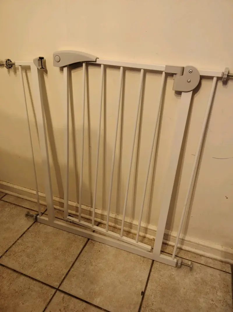 Reja de seguridad para niños ajustable - 2