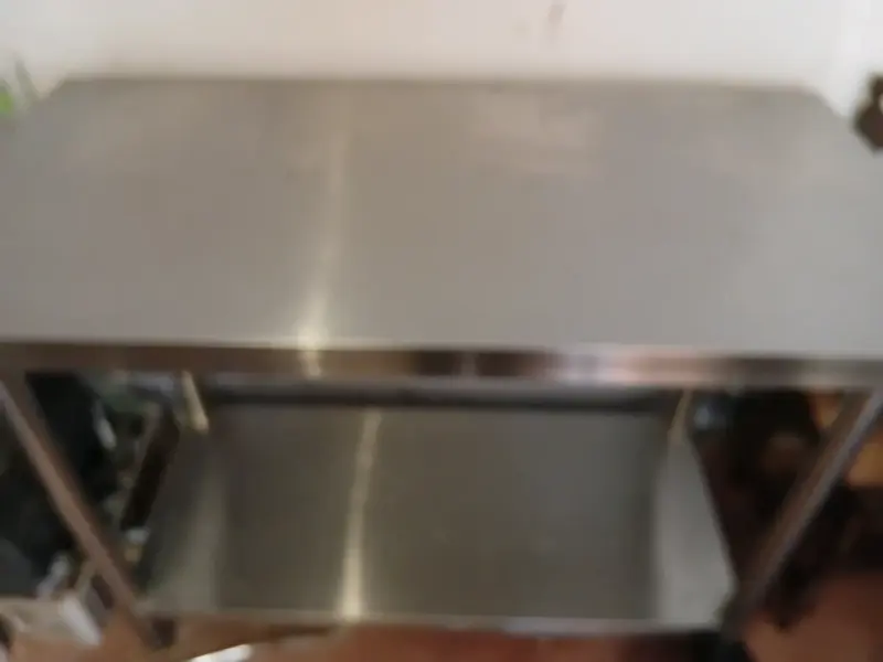 Mesa de trabajo de acero inoxidable con estante - 2