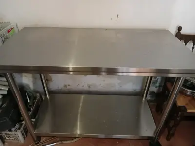 Mesa de trabajo de acero inoxidable con estante - miniatura 4