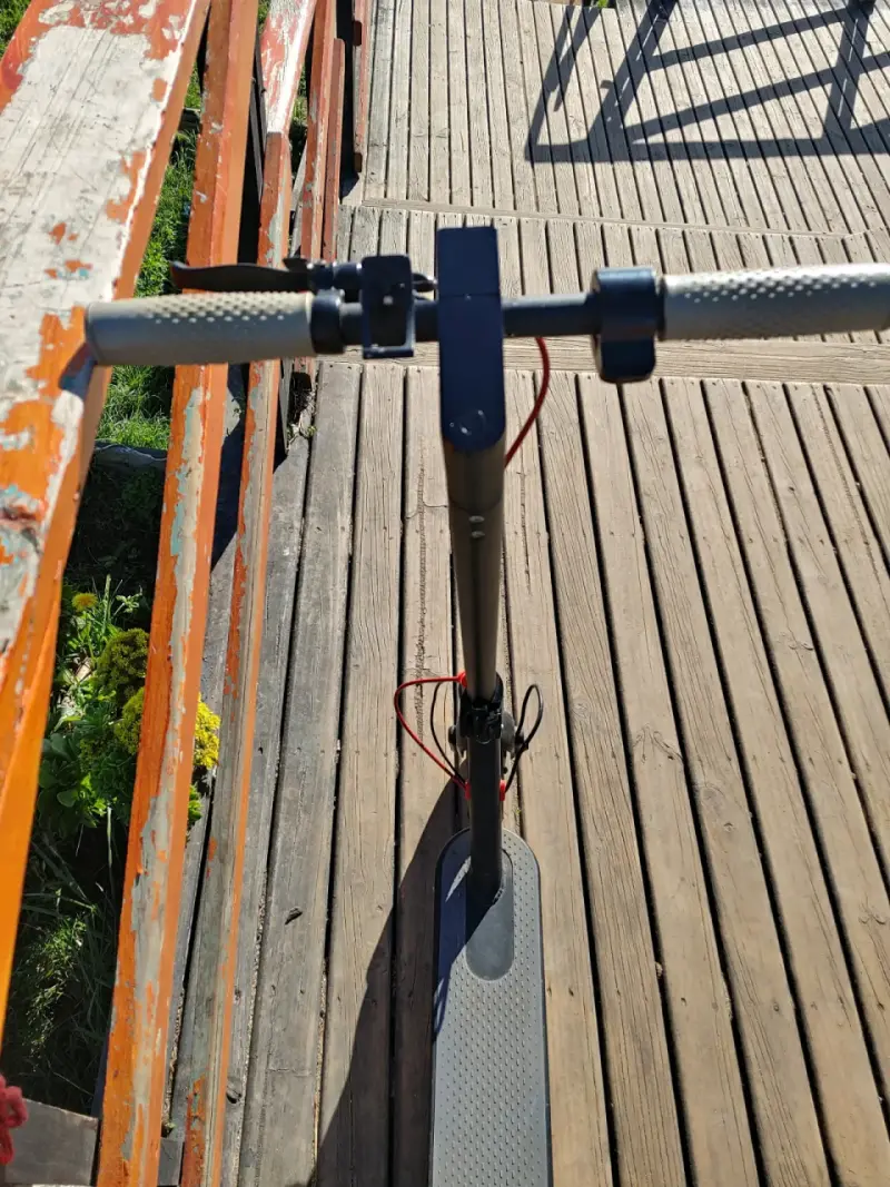 Scooter eléctrico plegable negro en buen estado - 5
