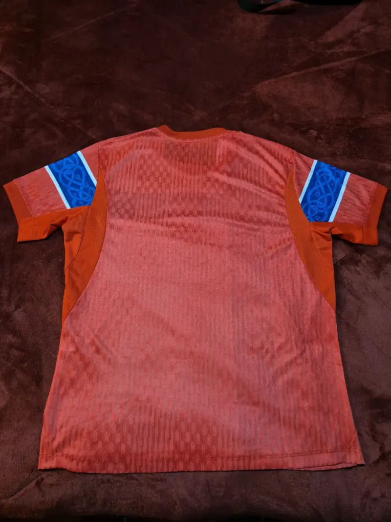 Camiseta de fútbol Nike roja con diseño noruego - 2