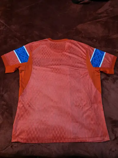 Camiseta de fútbol Nike roja con diseño noruego - miniatura 2