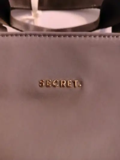 Bolso de hombro Secret gris con correa ajustable - miniatura 2