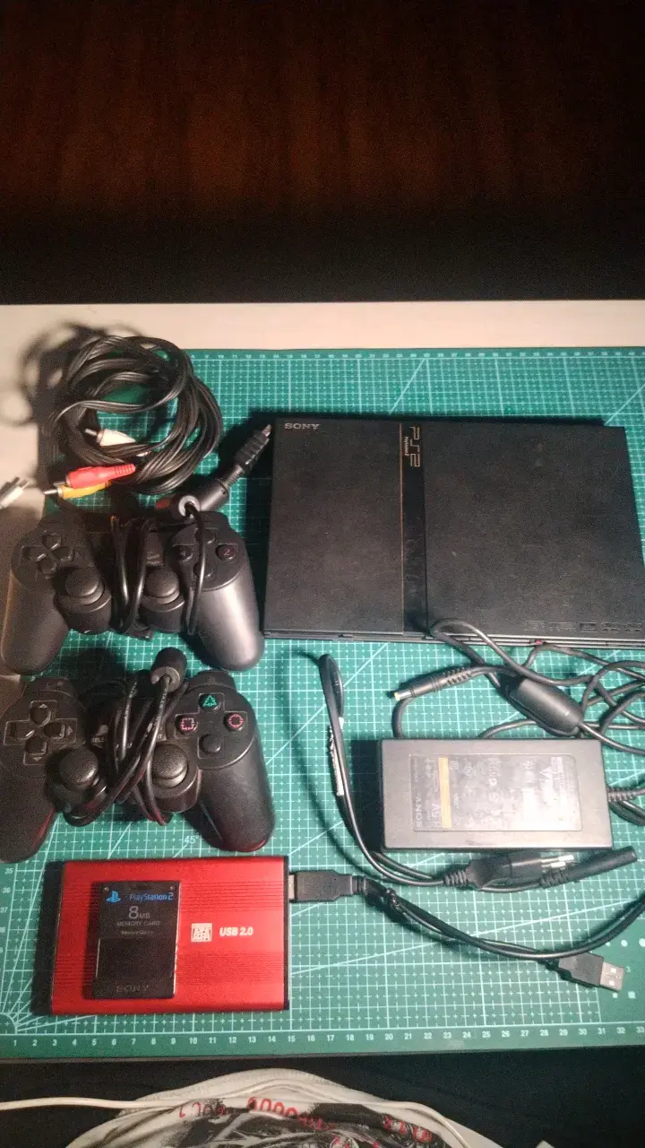 Consola Sony PlayStation 2 Slim con accesorios - 1