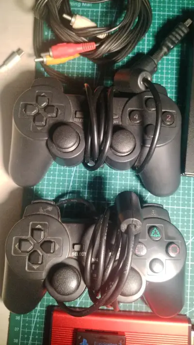 Consola Sony PlayStation 2 Slim con accesorios - miniatura 2