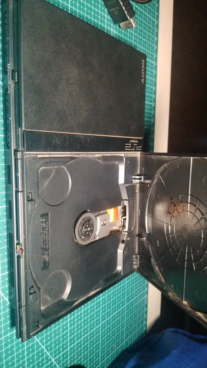 Consola Sony PlayStation 2 Slim con accesorios - 4
