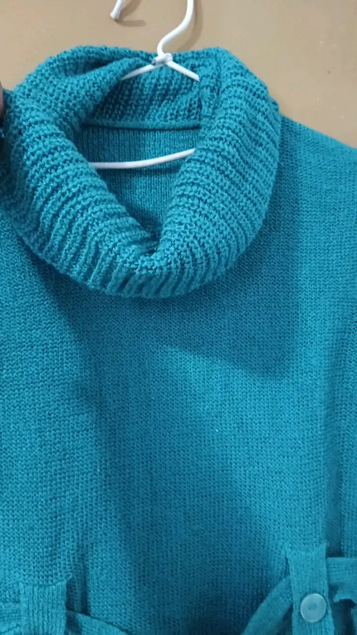 Suéter de lana turquesa con cuello alto - 3