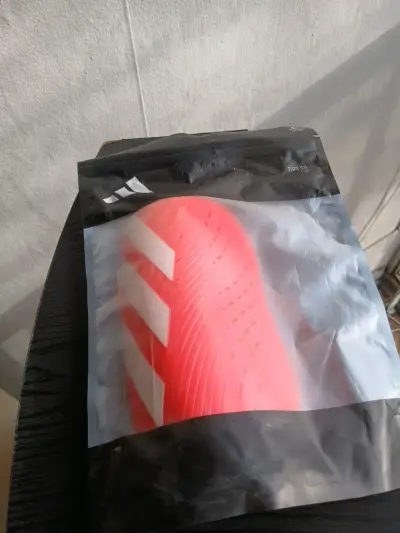 Espinilleras Adidas Tiro SG Club Rojas - miniatura 1