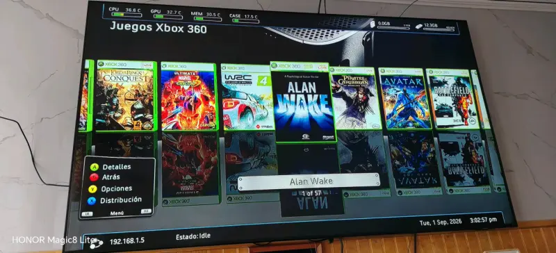 Consola Xbox 360 con dos controles y juegos - 2