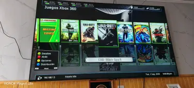 Consola Xbox 360 con dos controles y juegos - miniatura 4