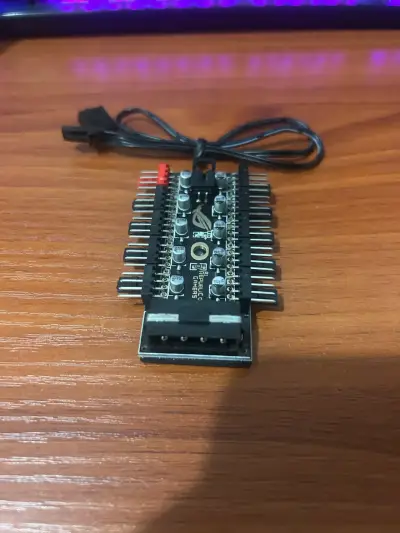 Hub de ventiladores ASUS ROG para PC - miniatura 2
