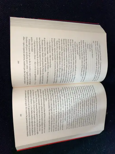 Libro 'Las Mujeres de la Guerra' de Kristin Hannah - miniatura 4