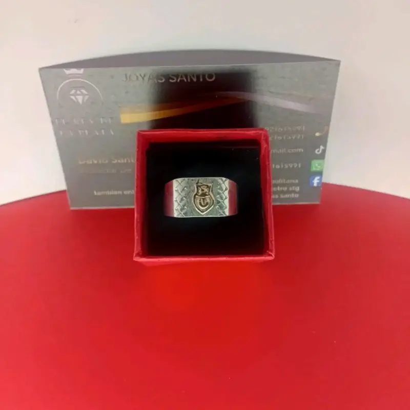 Anillo de plata con diseño grabado - 1