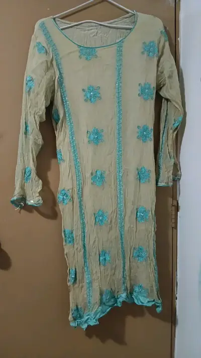 Vestido largo beige con bordado azul - miniatura 1