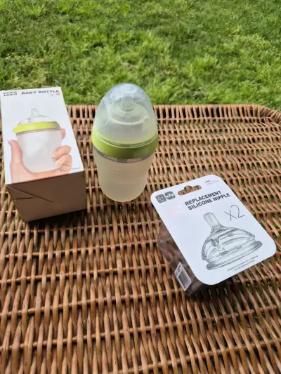 Mamadera Comotomo de Silicona 250ml con Tetinas de Repuesto - miniatura 1