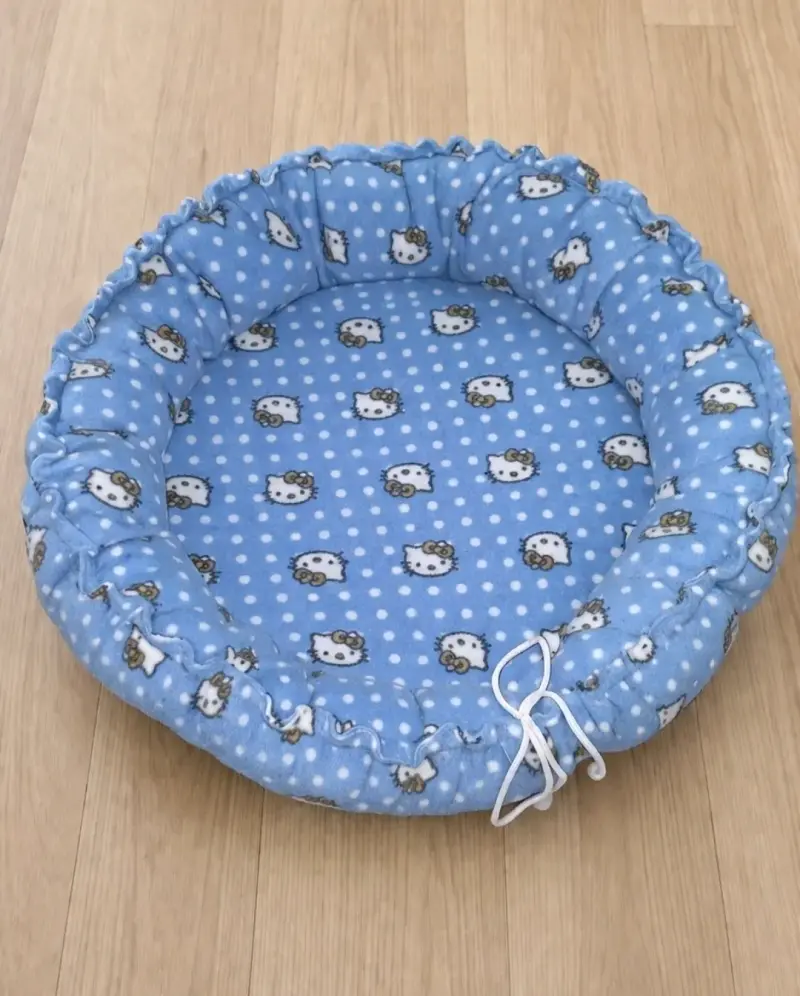 Cama para mascotas azul con diseño - 2