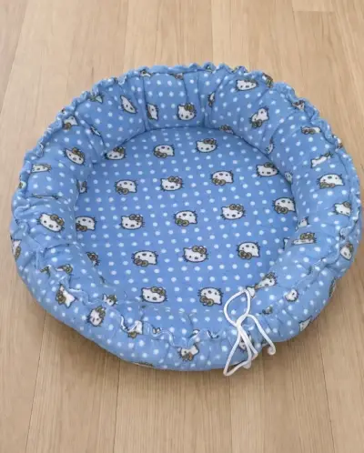 Cama para mascotas azul con diseño - miniatura 2